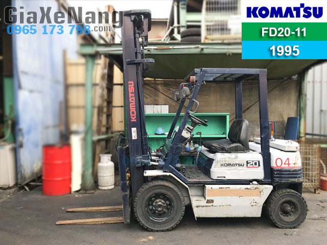 Xe nâng dầu giá rẻ Komatsu FD20-11