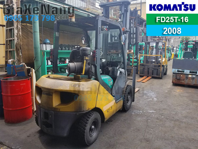 Xe nâng dầu giá rẻ Komatsu FD25T-16